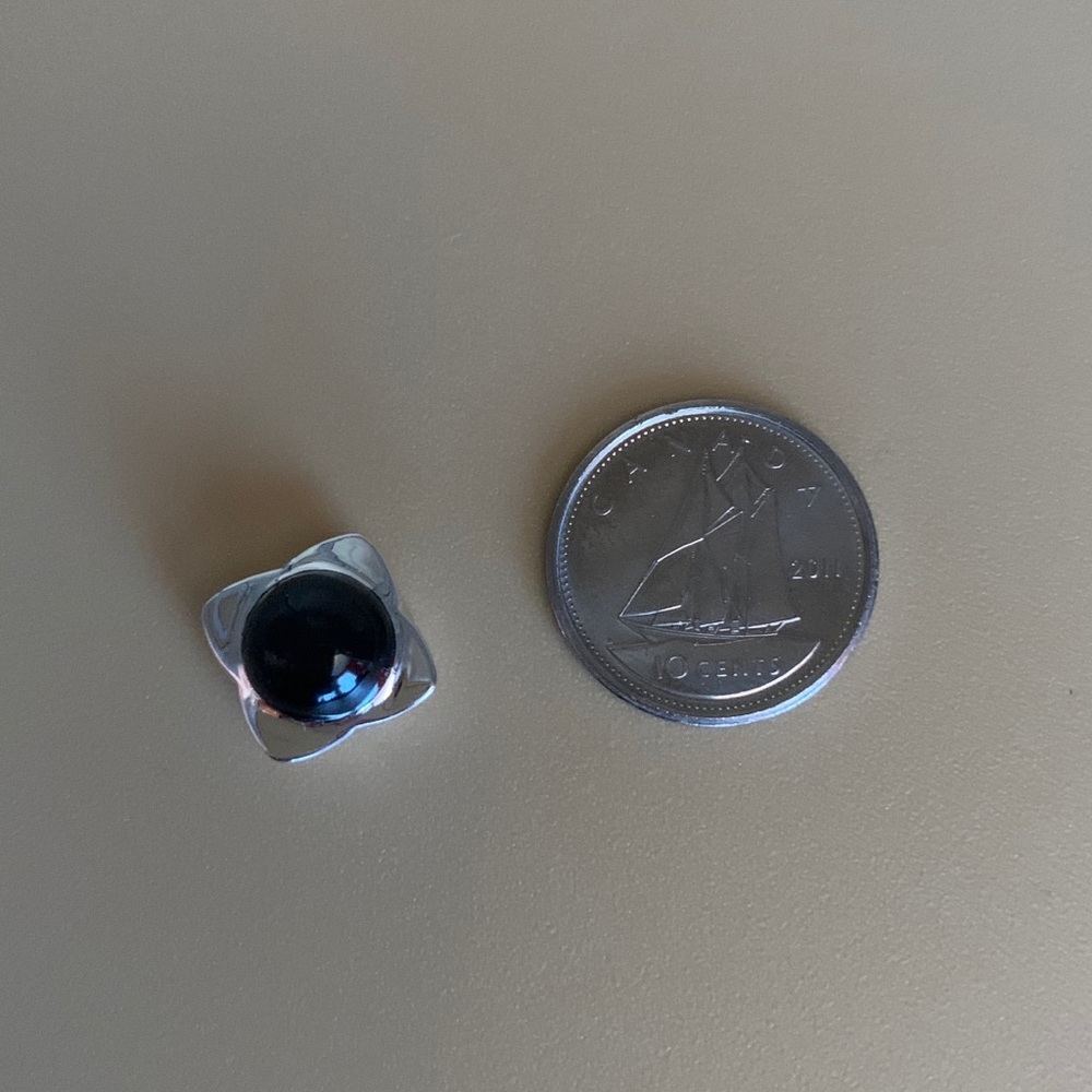 BLACK ONYX in sterling silver. (to add to pendent as additional stone )